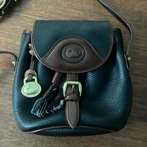 Dooney and Bourke leather crossbody bag - Picture 1 of 5
